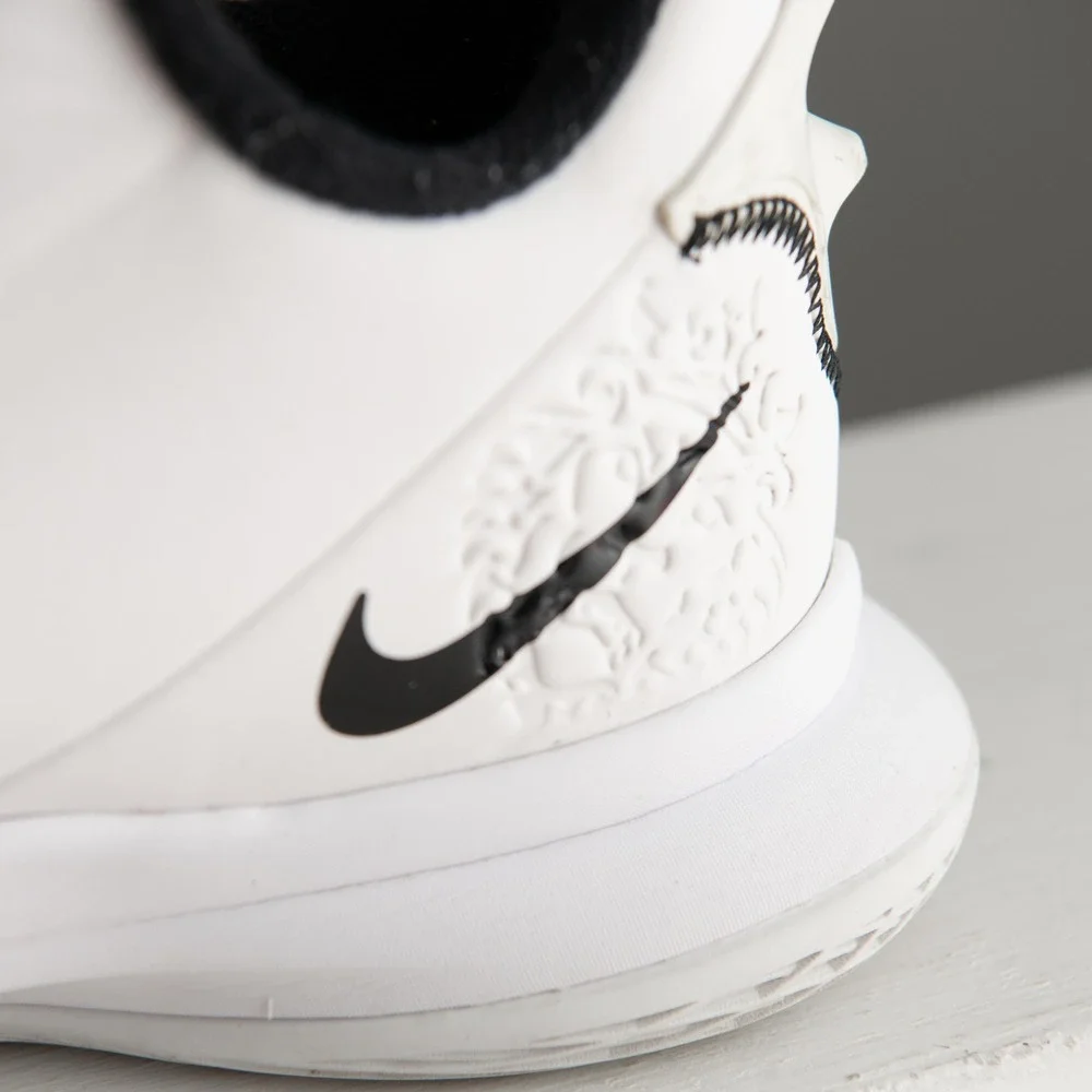 Nike LeBron Witness 5 Basketball Court Sneakers Mens 11 White Black CQ9380-101